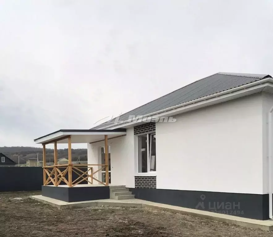 Дом в Крым, Симферопольский район, Добровское с/пос, с. Пионерское ул. ... - Фото 2