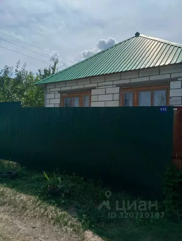 Дом в Саратовская область, Энгельсский район, Красноярское ... - Фото 1