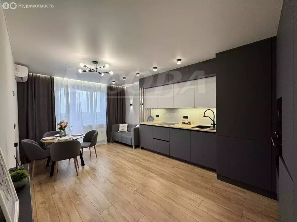3-комнатная квартира: Тюмень, улица Павла Шарова, 21 (87 м) - Фото 1