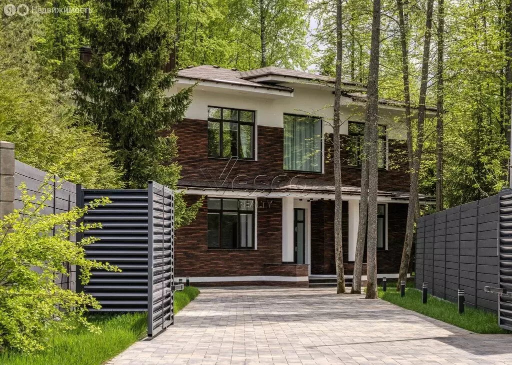 Дом в деревня Сивково, КП Зелёная роща-1 (330 м) - Фото 1