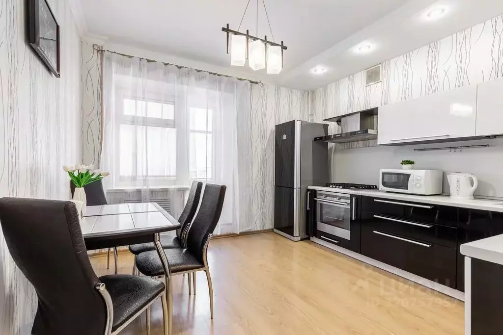 1-к кв. Татарстан, Казань ул. Тихомирнова, 11 (45.0 м) - Фото 0