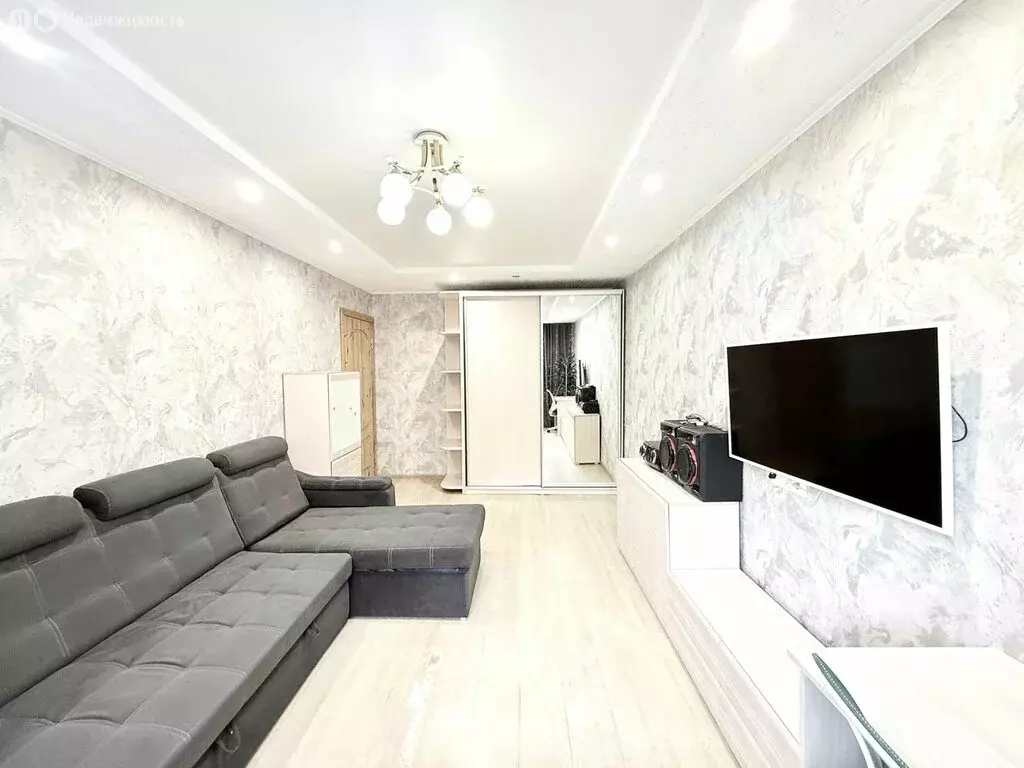 2-комнатная квартира: Киров, улица Чапаева, 51А (53.3 м) - Фото 0