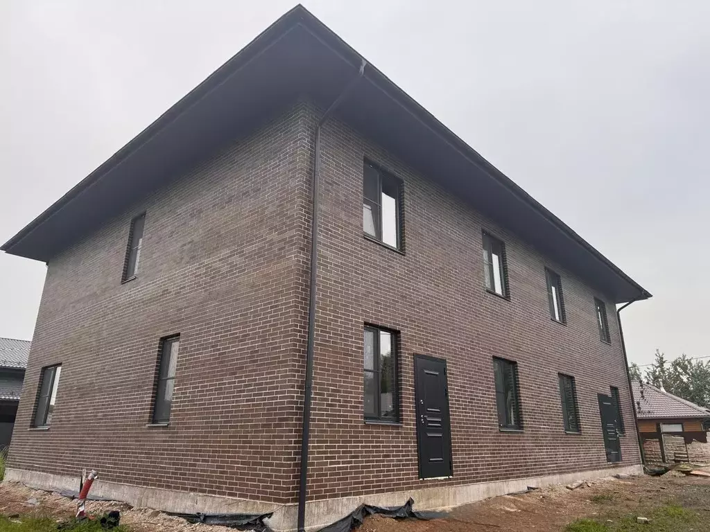 Таунхаус в Новгородская область, Великий Новгород 16-й кв-л,  (180 м) - Фото 0