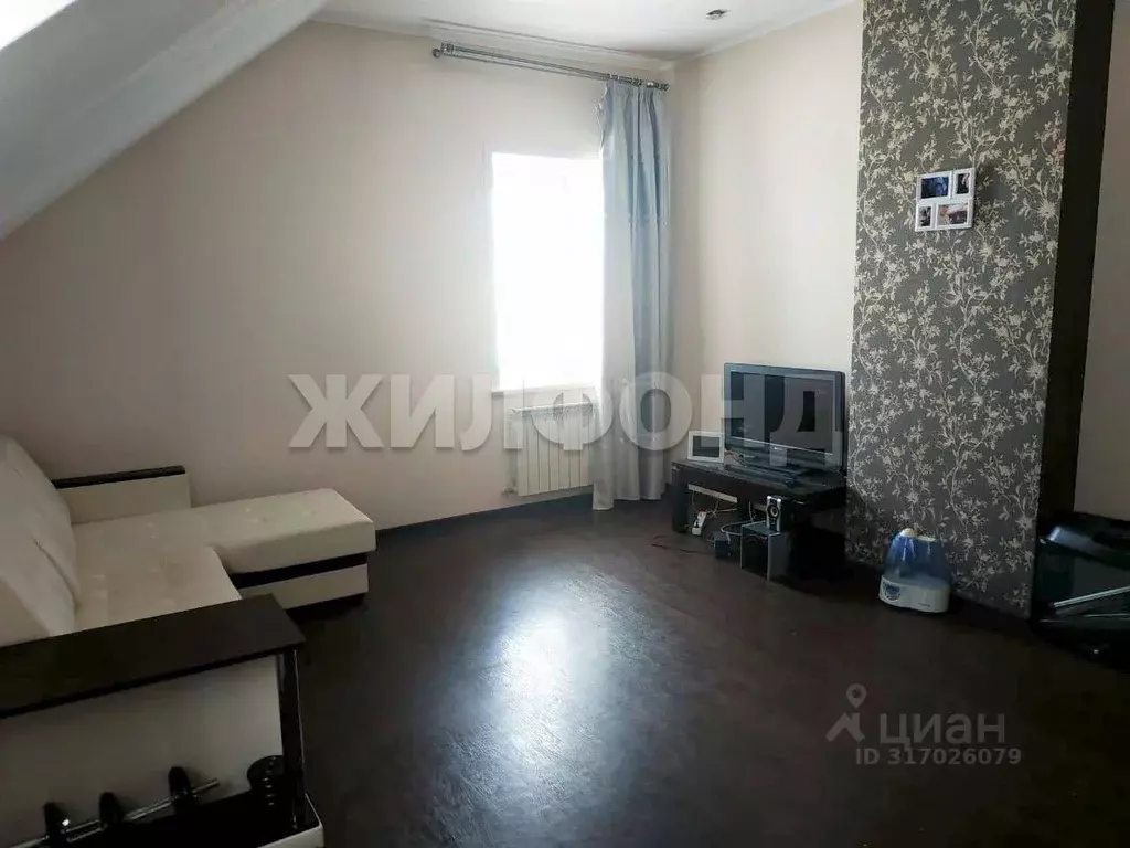 Дом в Новосибирская область, Новосибирск Амбулаторная ул. (370 м) - Фото 1