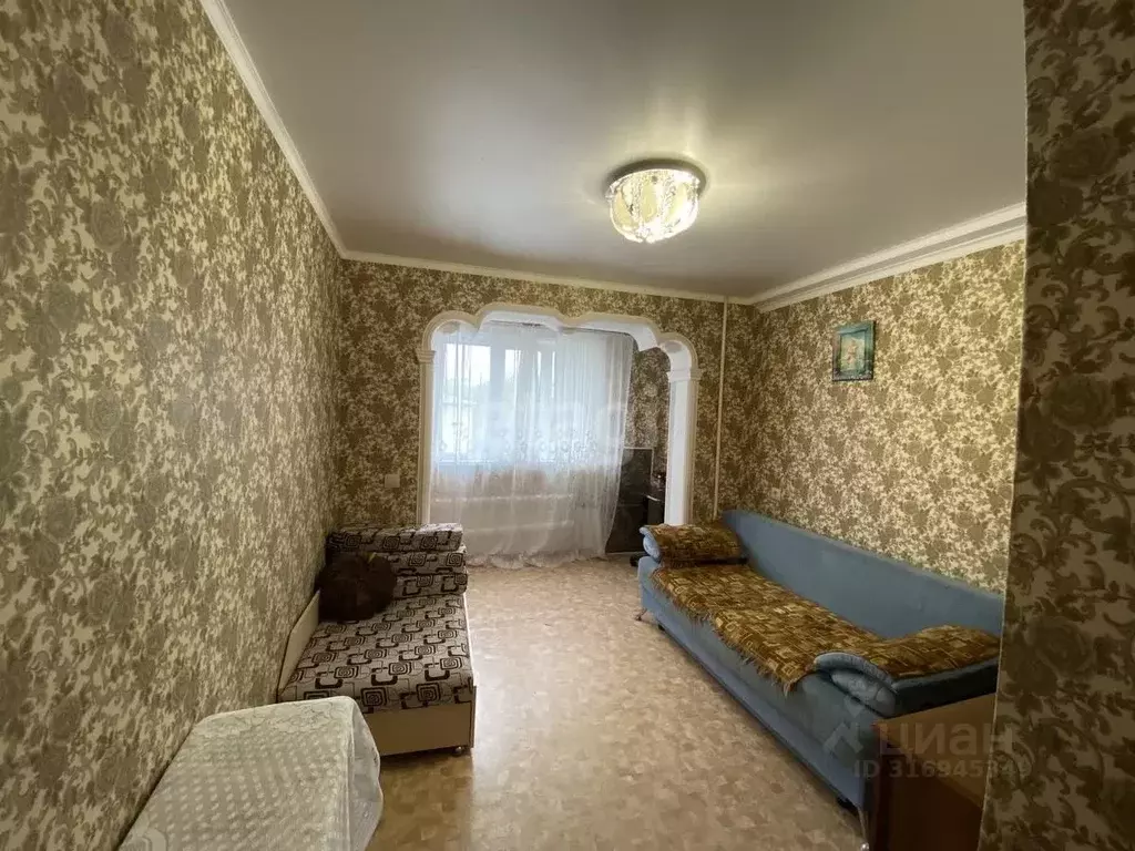 2-к кв. Карачаево-Черкесия, Черкесск ул. Космонавтов, 8 (36.7 м) - Фото 0
