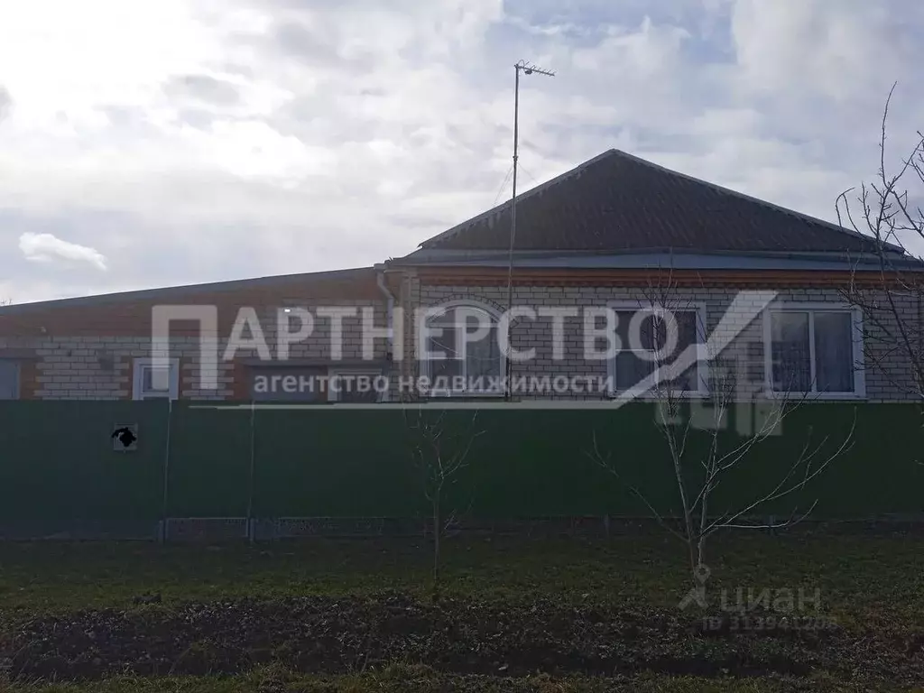 Дом в Краснодарский край, Абинский район, Ахтырское городское ... - Фото 0
