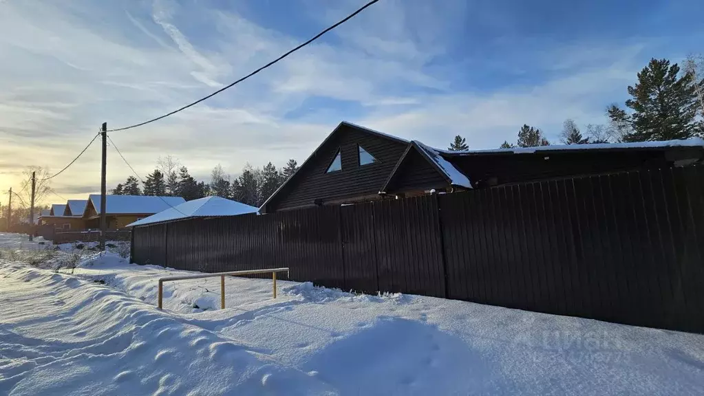 Дом в Иркутская область, Иркутский муниципальный округ, д. Карлук, ... - Фото 1