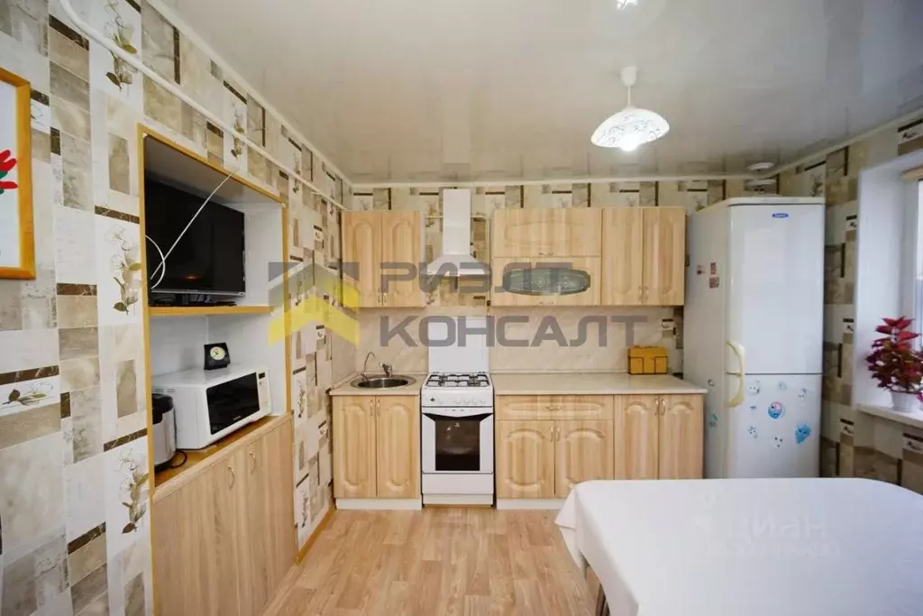 Дом в Омская область, Русская Поляна рп пер. Кооперативный, 12 (82 м) - Фото 2