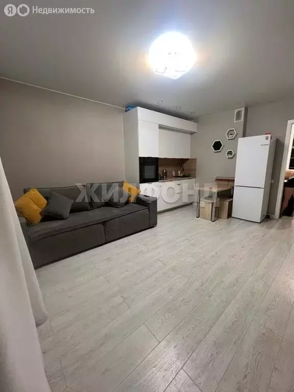 3-комнатная квартира: Новосибирск, улица Титова, 252 (70 м) - Фото 1