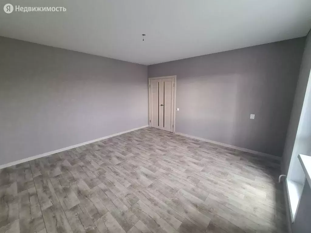 2-комнатная квартира: Чебаркуль, улица Карпенко, 10а (50 м) - Фото 0