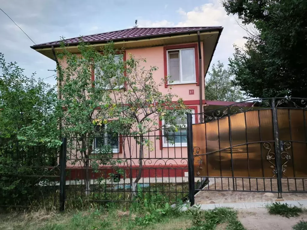 Дом в Саратовская область, Энгельсский район, Красноярское ... - Фото 1