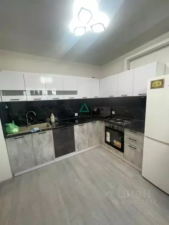 2-к кв. Башкортостан, Уфа ул. Генерала Ишбулатова, 8 (70.0 м) - Фото 2