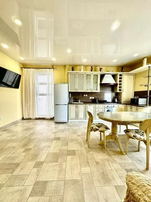 3-к кв. Краснодарский край, Геленджик 5-й мкр, ул. Грина, 8 (80.0 м) - Фото 1