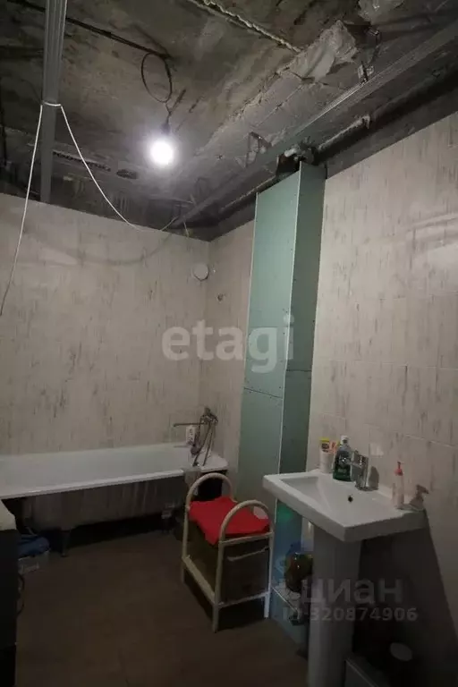 Дом в Свердловская область, Екатеринбург пер. Певческий, 3 (300 м) - Фото 1