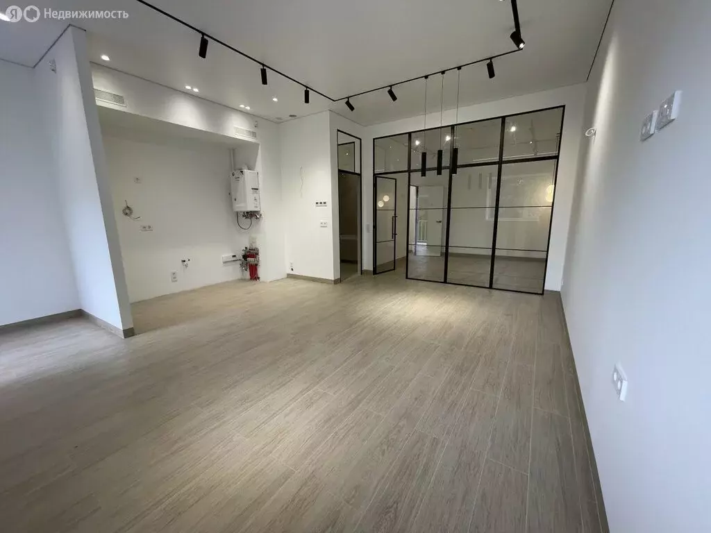 Квартира-студия: Партенит, улица Победы, 4 (55.6 м) - Фото 1