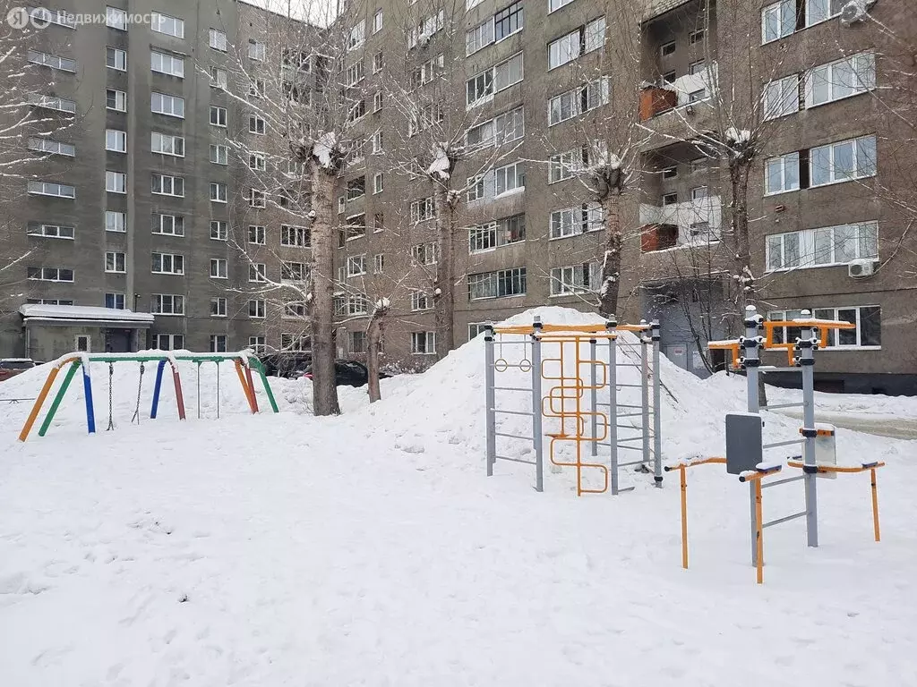 3-комнатная квартира: Барнаул, микрорайон ВРЗ, улица Воровского, 112 ... - Фото 1