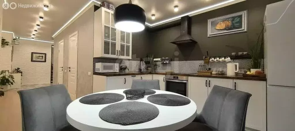 2-комнатная квартира: Энгельс, Студенческая улица, 183Е (61.2 м) - Фото 1