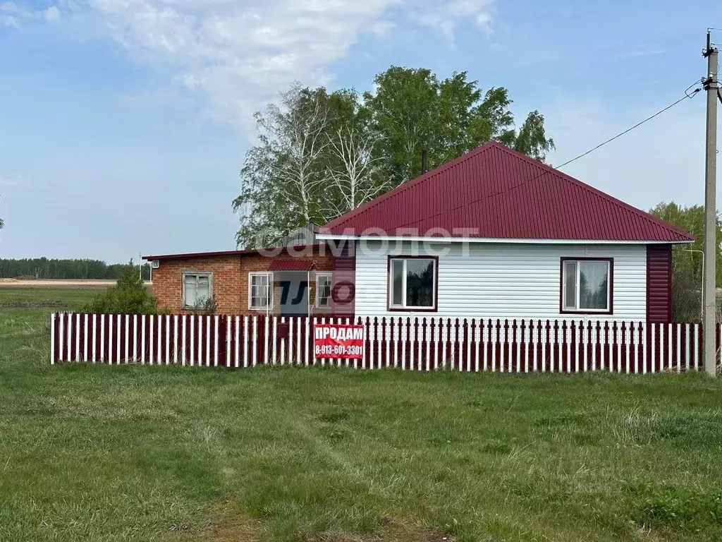 Дом в Омская область, Азовский Немецкий Национальный район, с. ... - Фото 0
