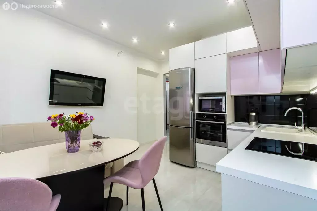 1-комнатная квартира: Тюмень, улица 50 лет Октября, 4 (50 м) - Фото 1