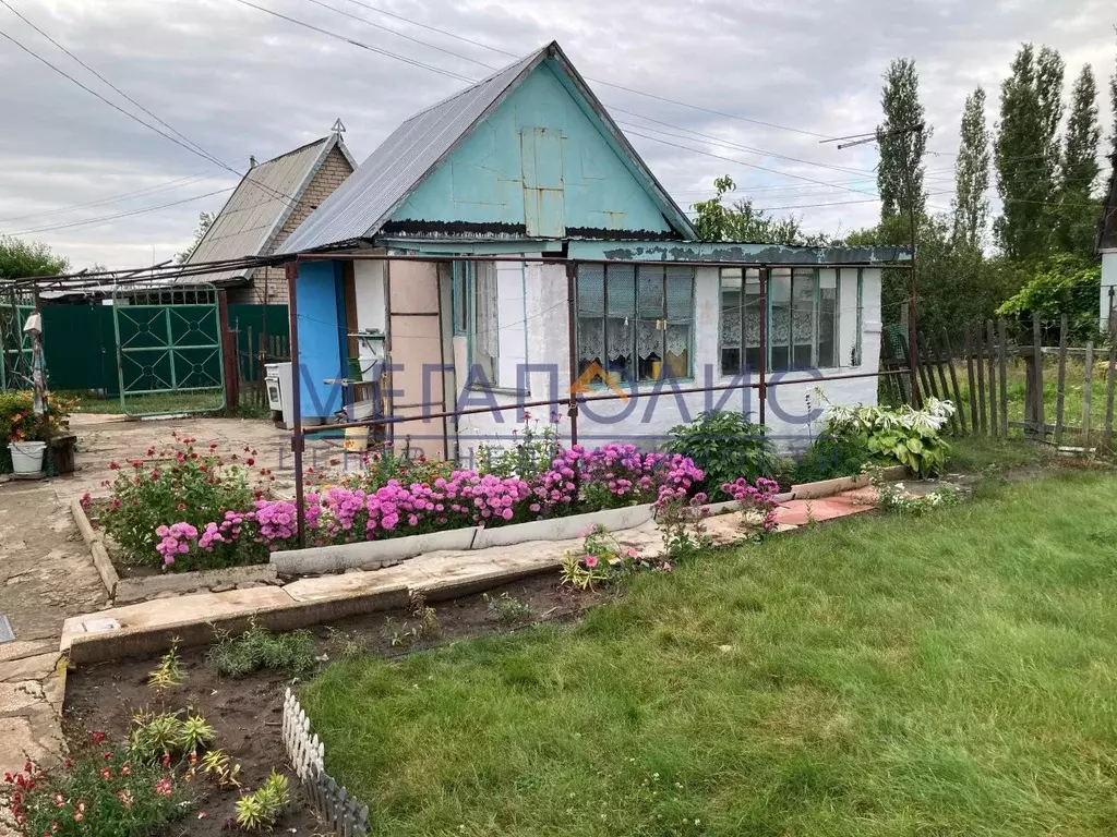 Дом в Саратовская область, Балаковский район, Натальинское ... - Фото 0