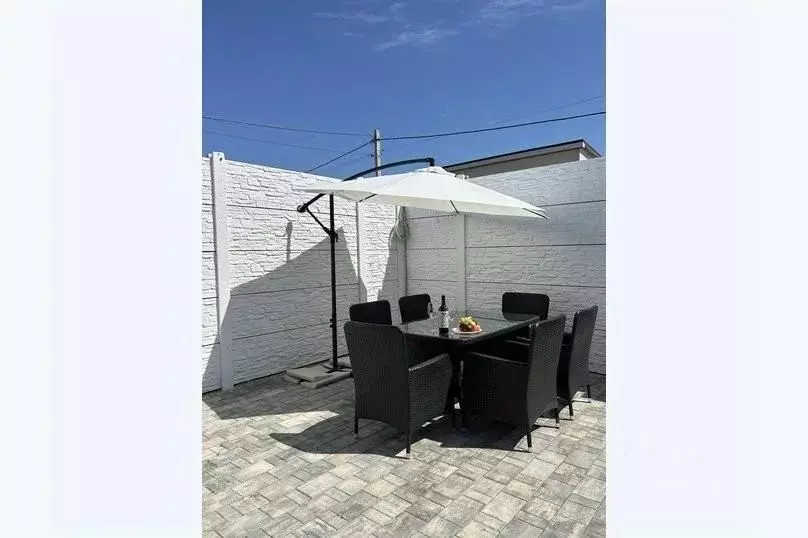 Дом в Крым, Сакский район, с. Уютное ул. Дерюгина, 12 (90 м) - Фото 1