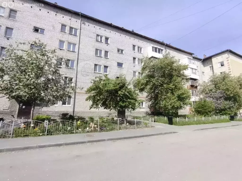 3-комнатная квартира: посёлок городского типа Боровский, улица ... - Фото 1