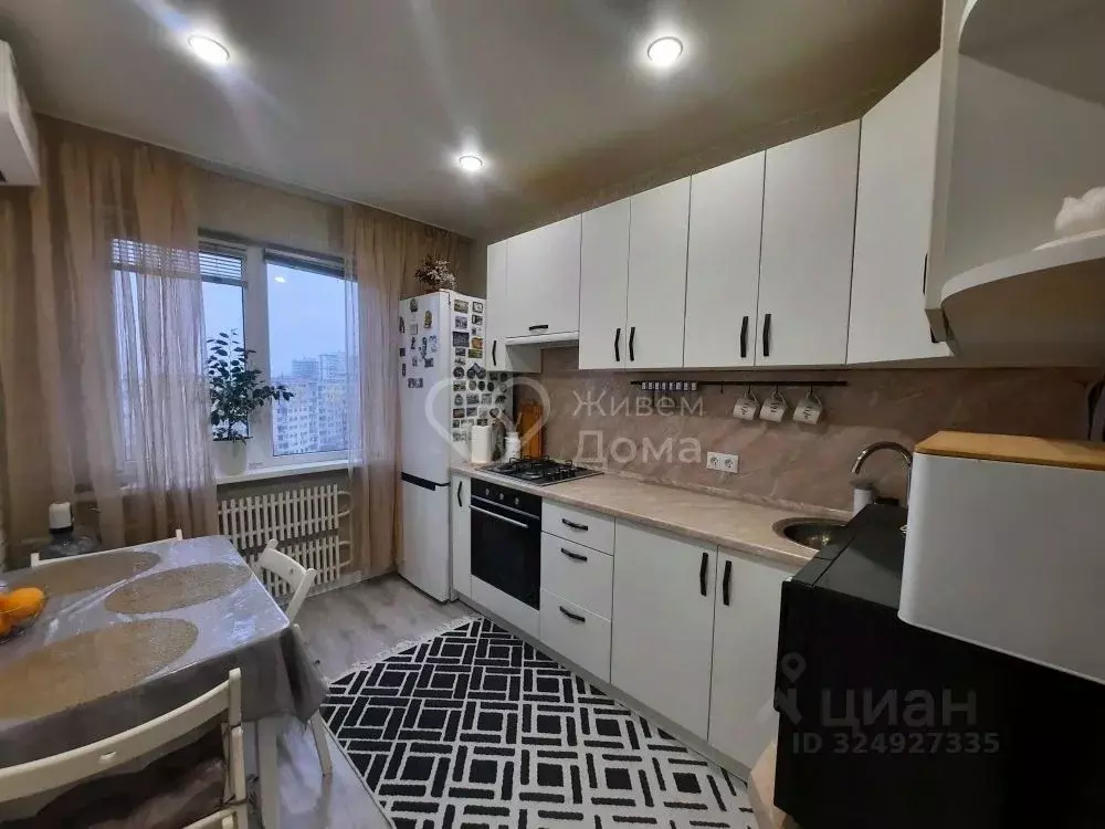 2-к кв. Волгоградская область, Волгоград ул. 8-й Воздушной Армии, 19 ... - Фото 0