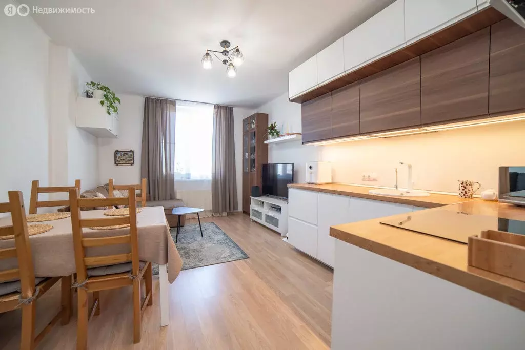 3-комнатная квартира: Екатеринбург, Дорожная улица, 18 (81.8 м) - Фото 2