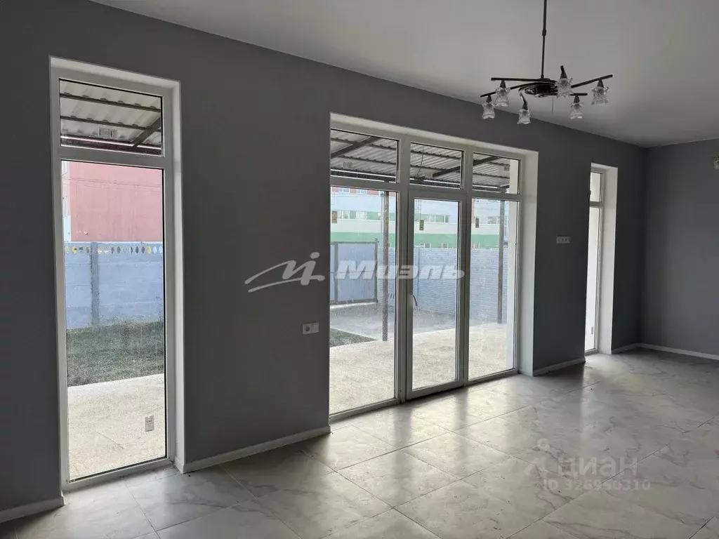 Дом в Крым, Симферопольский район, Добровское с/пос, с. Заречное ул. ... - Фото 1