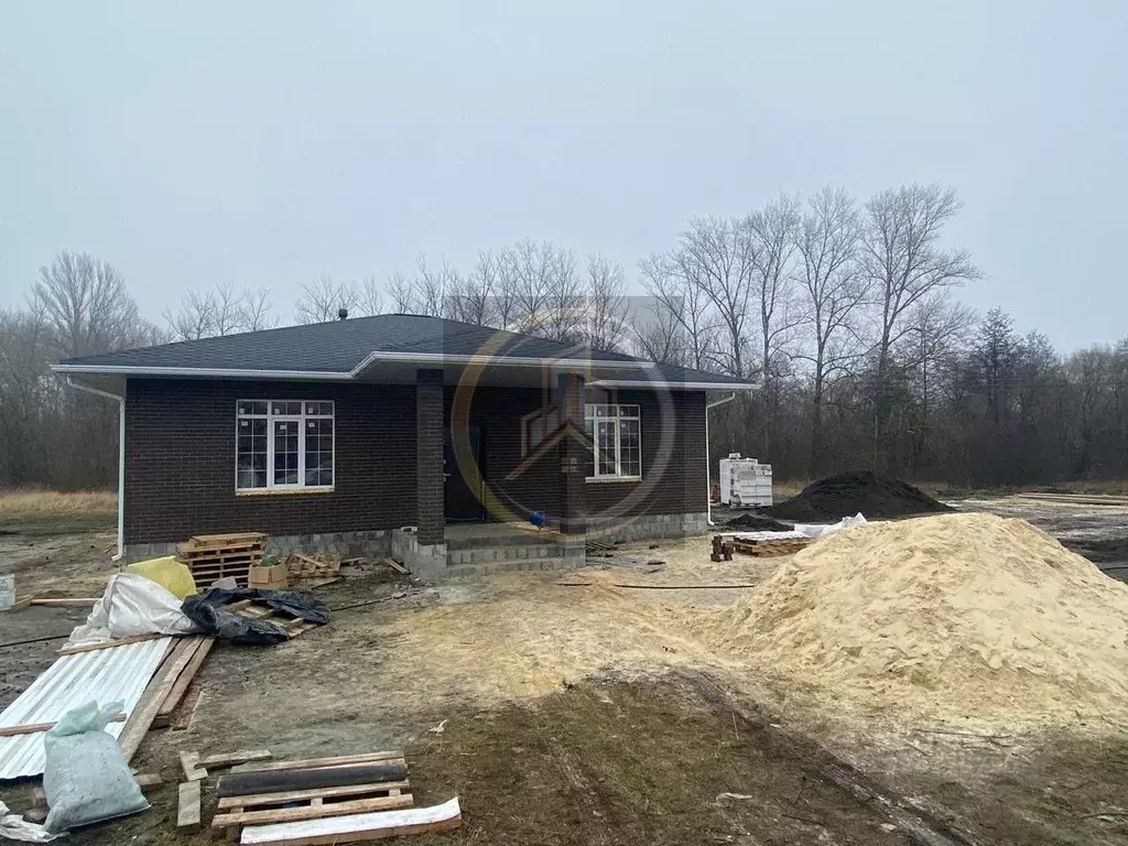 Дом в Белгородская область, Старооскольский городской округ, с. ... - Фото 1