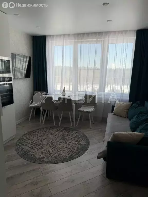 2-комнатная квартира: Тюмень, улица Фармана Салманова, 5 (60 м) - Фото 1