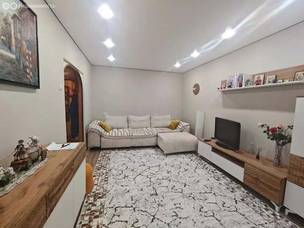 3-комнатная квартира: Нальчик, улица Атажукина, 6 (76 м) - Фото 1