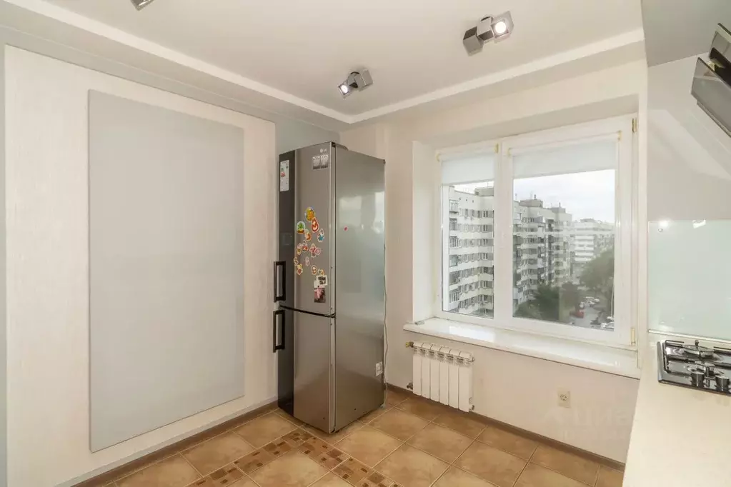 3-к кв. Челябинская область, Челябинск ул. Комарова, 110а (61.4 м) - Фото 1