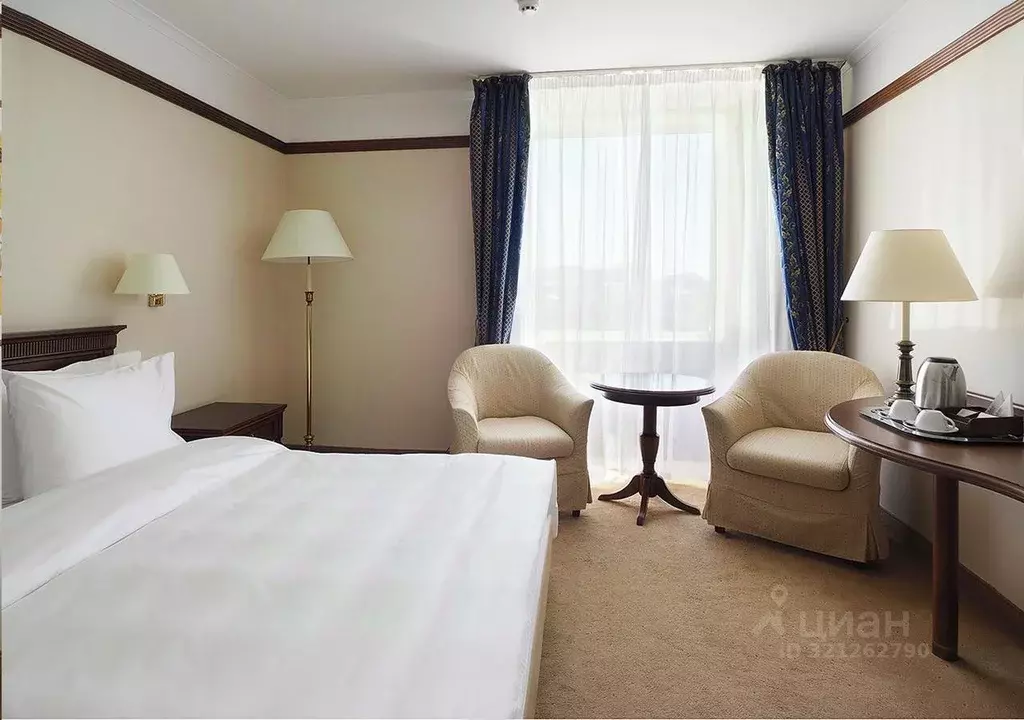 Комната Москва пл. Евразии, 2 (25.0 м) - Фото 1