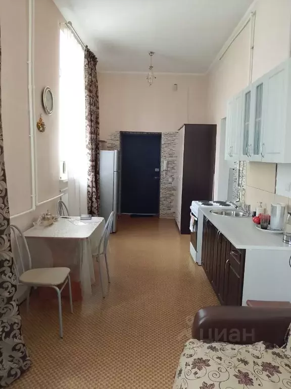 1-к кв. Омская область, Омск ул. Профинтерна, 10 (39.6 м) - Фото 2