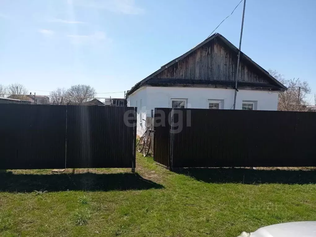 Дом в Оренбургская область, Оренбургский район, пос. Караванный ... - Фото 1