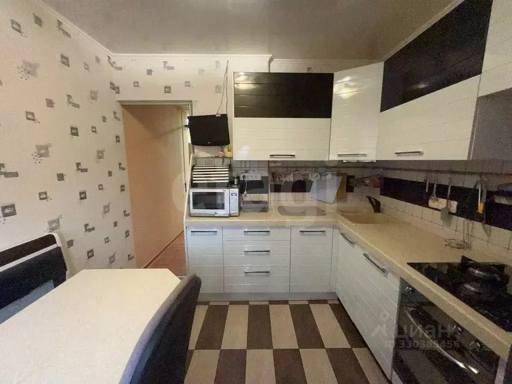 3-к кв. Ямало-Ненецкий АО, Новый Уренгой Сибирская ул., 35 (65.2 м) - Фото 1