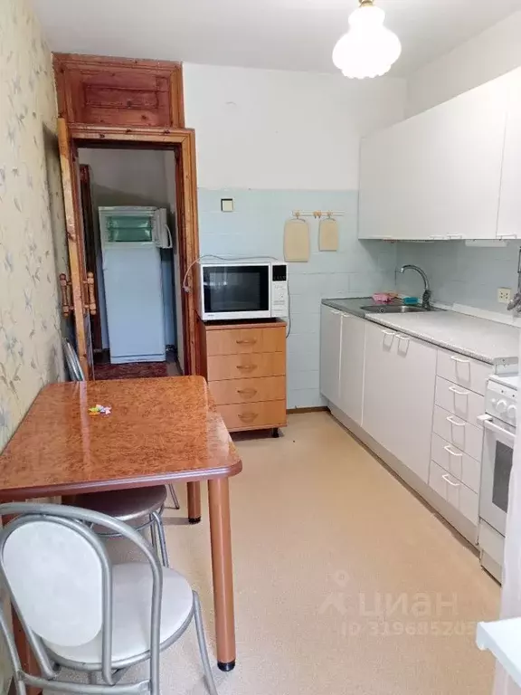 2-к кв. Тюменская область, Тюмень ул. Белинского, 1 (50.0 м) - Фото 1