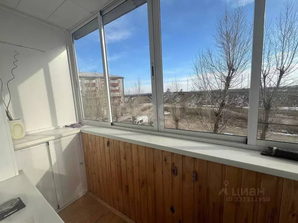 3-к кв. Бурятия, Улан-Удэ Дорожная ул., 1 (58.8 м) - Фото 1