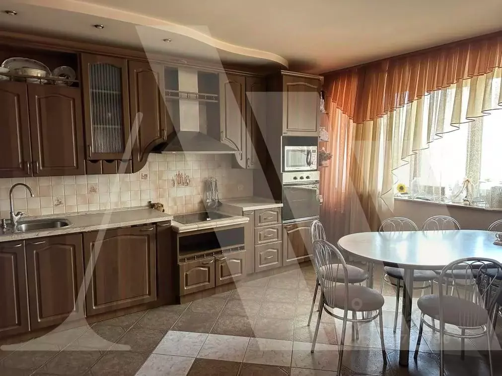 3-к кв. Омская область, Омск ул. Масленникова, 80 (96.9 м) - Фото 1