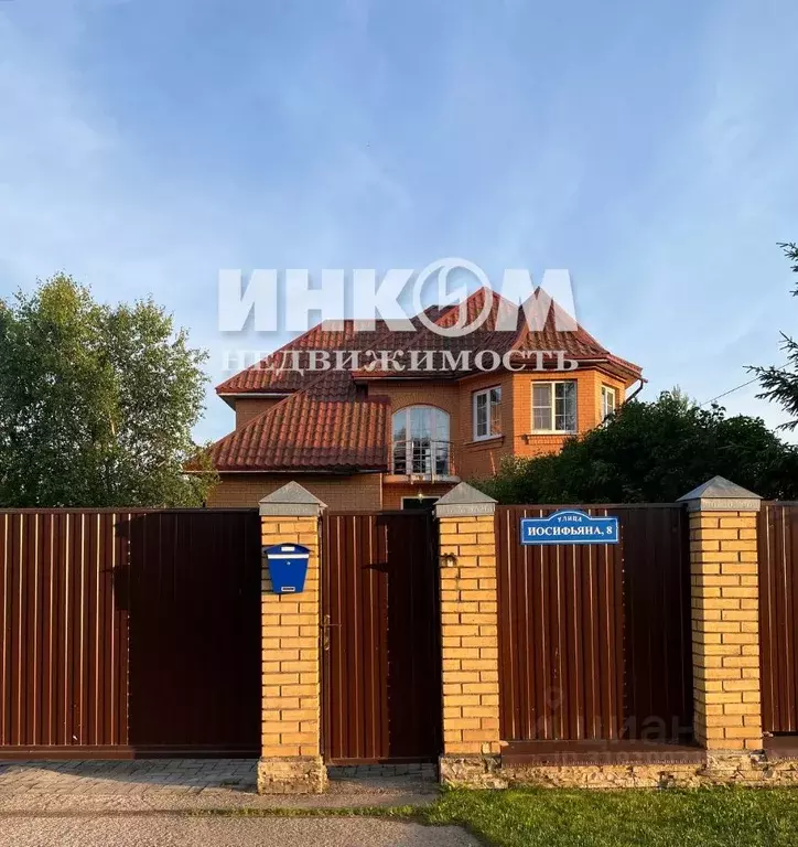 Дом в Московская область, Истра ул. Академика Иосифьяна, 8 (215 м) - Фото 0