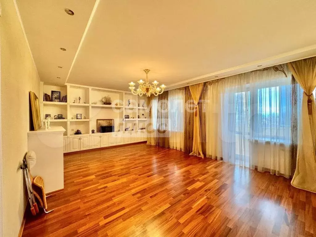 3-к. квартира, 118 м, 5/10 эт. - Фото 0