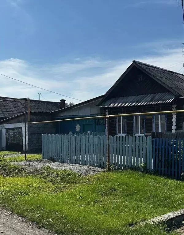 Дом в Свердловская область, Артемовский муниципальный округ, пос. ... - Фото 1