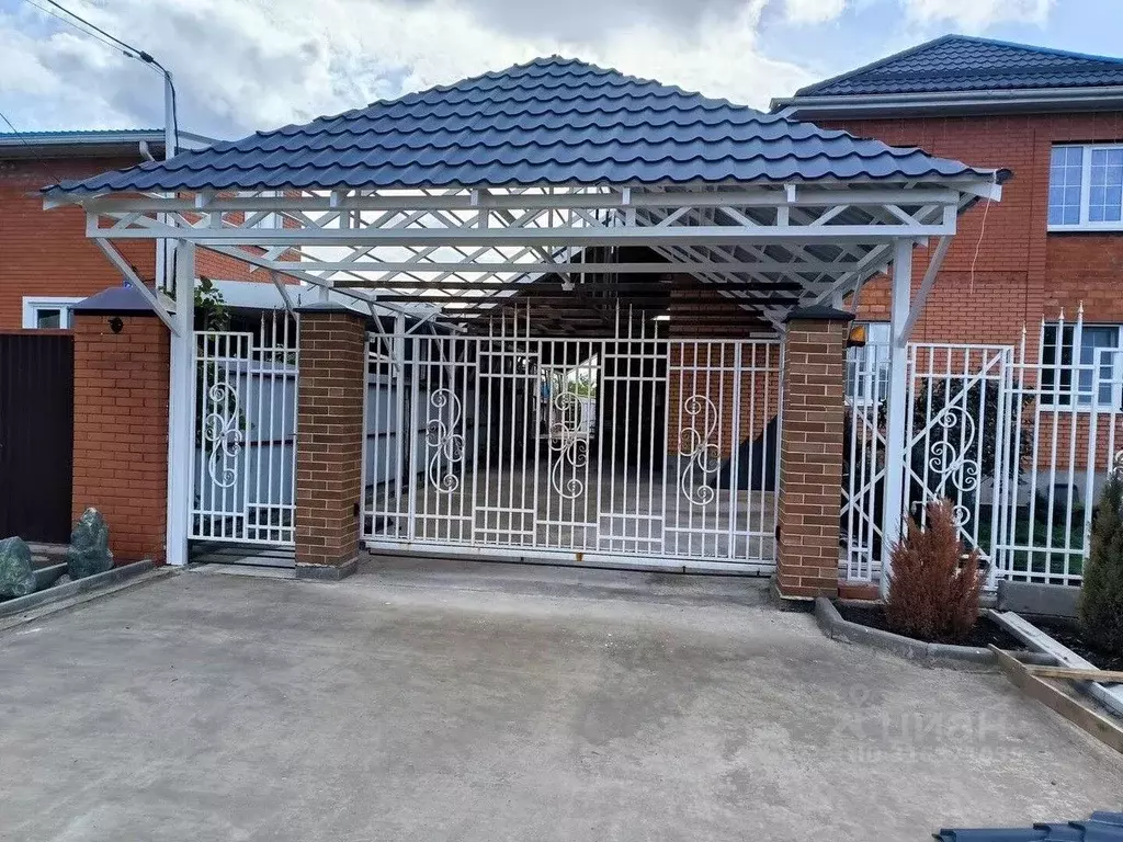 Дом в Краснодарский край, Динской район, Новотитаровская ст-ца ... - Фото 1