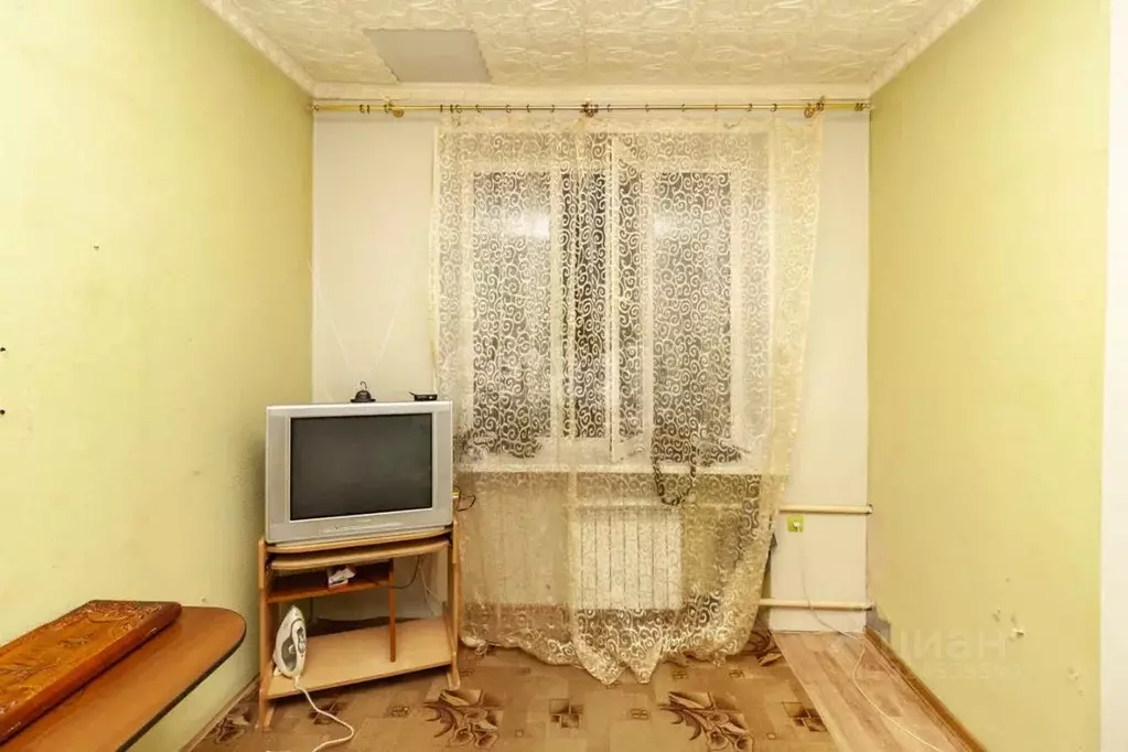 Комната Тюменская область, Тюмень ул. Калинина, 2 (17.7 м) - Фото 1