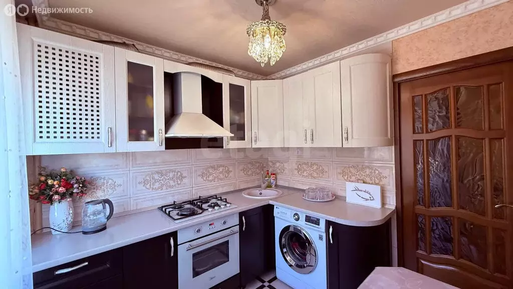 3-комнатная квартира: Чегем, улица Героя России А.С. Кярова, 1 (58.2 ... - Фото 2