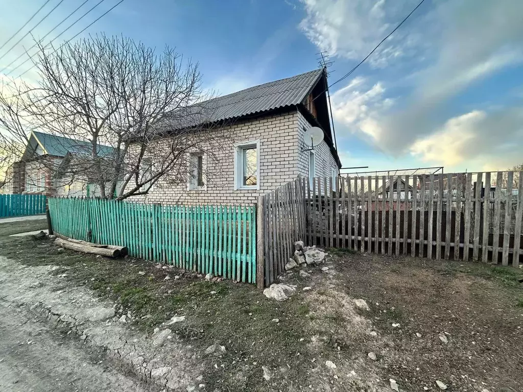 Дом в Саратовская область, Хвалынский район, Алексеевское ... - Фото 1