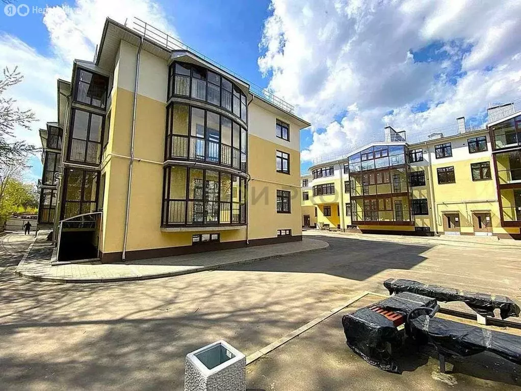 4-комнатная квартира: Ярославль, улица Суркова, 3А (220.4 м) - Фото 2
