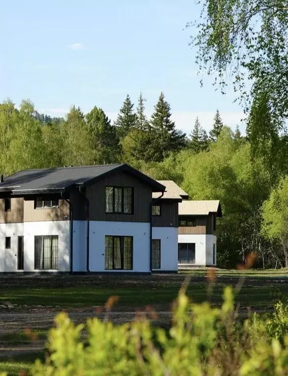 Дом в Иркутская область, Иркутский муниципальный округ, Листвянка рп ... - Фото 1