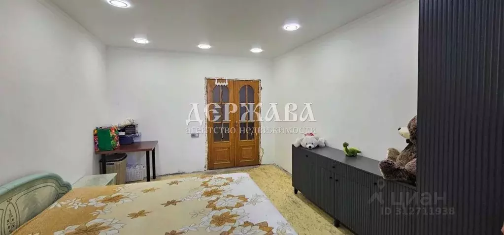 3-к кв. Белгородская область, Старый Оскол Макаренко мкр, 38 (70.0 м) - Фото 1